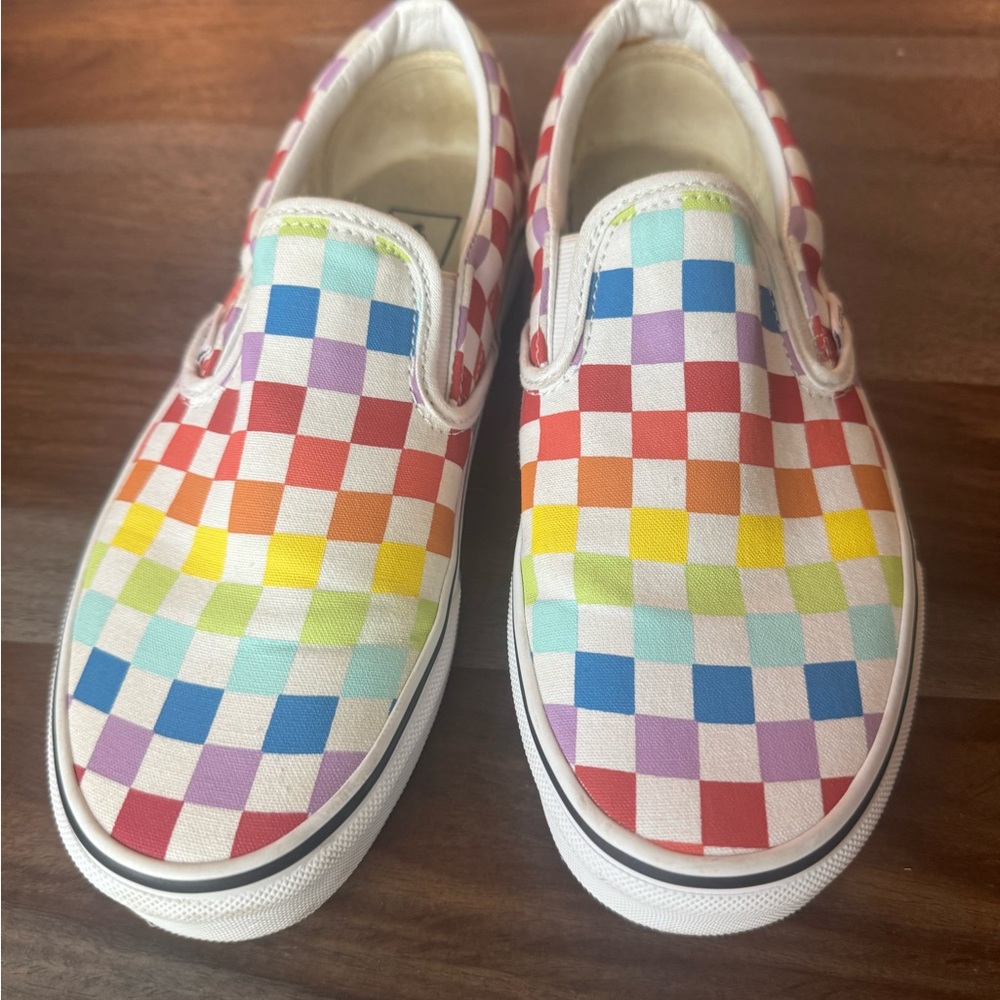 Vans women’s checkerboard rainbow slippers size 8 1/2
